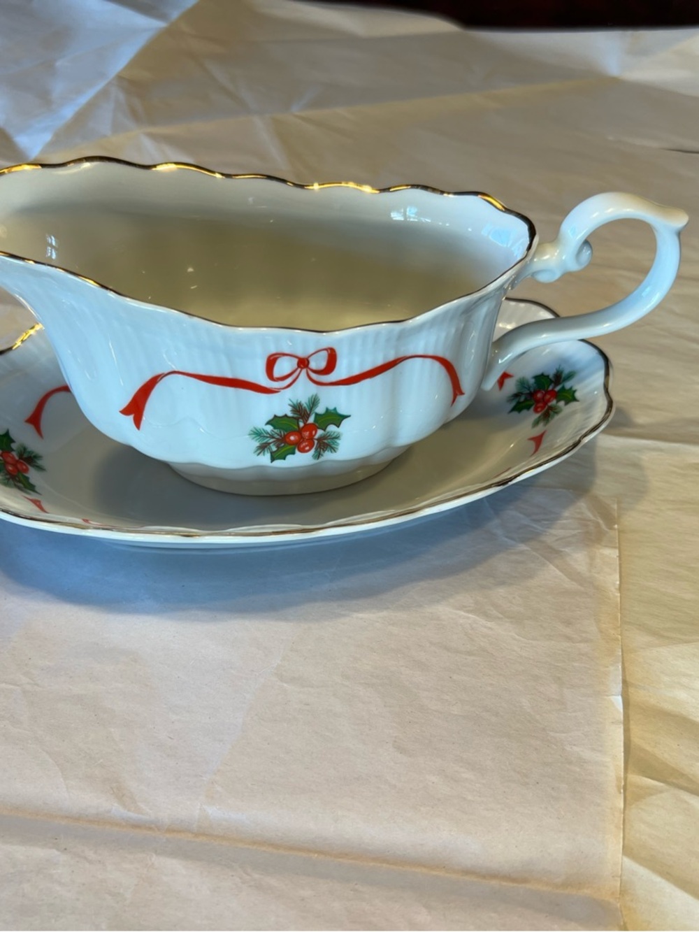 Walbrzych Holiday Gravy Boat set with Holly & Red Ribbon